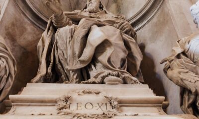 the tomb of pope leon xi basilica di san pietro vatican